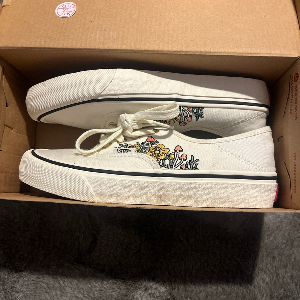 Low rise flower mushroom vans